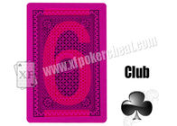 Волшебство подпирает карточки серебряной бумаги незримые играя, играя в азартные игры маркированные плутовкой карточки покера