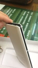 Плутовка покера оборудует камеру банка белизны/власти черных для игральных карт отмеченных разверткой